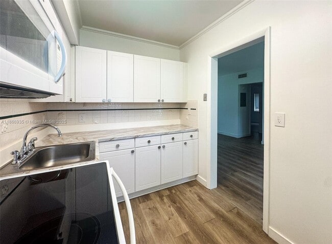 Building Photo - 7635 SW 57th Ave