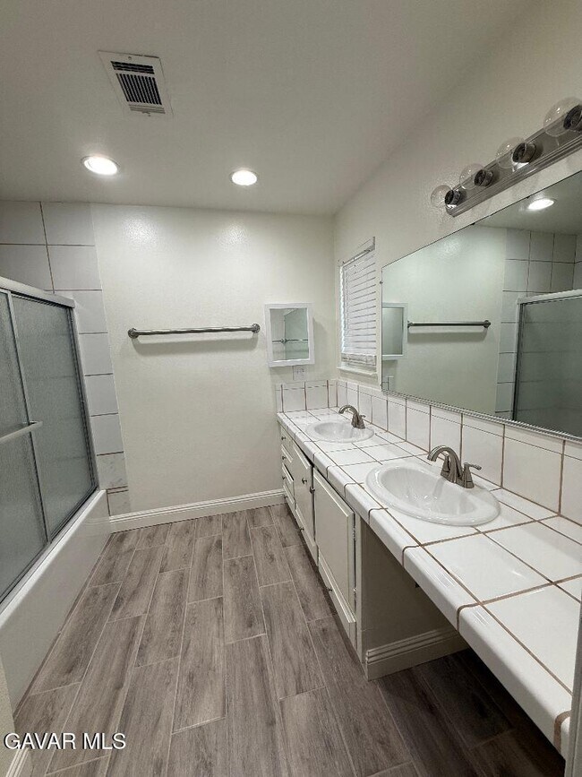 Building Photo - 45303 Lorimer Ave