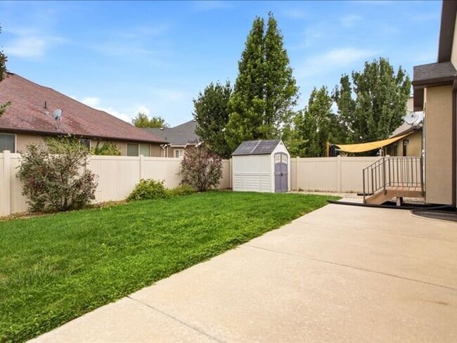 Building Photo - S Jordan-Beautiful 5 bed 3 bath family home