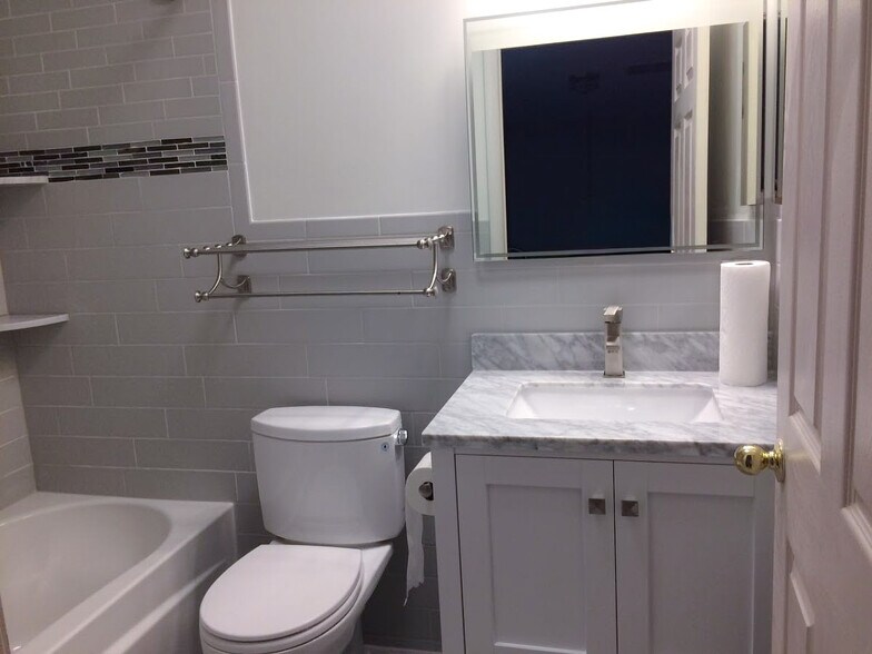 Guest bath - 1103 Roseberry Ct