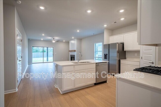 Building Photo - 14653 Mountain Strm Dr