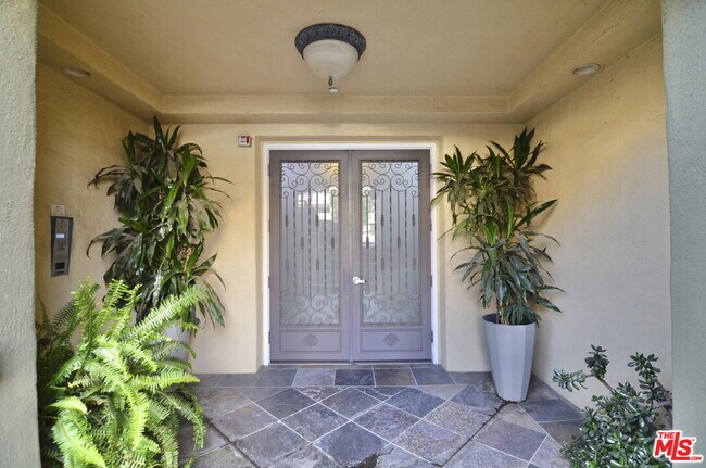 Building Photo - 5703 Laurel Canyon Blvd