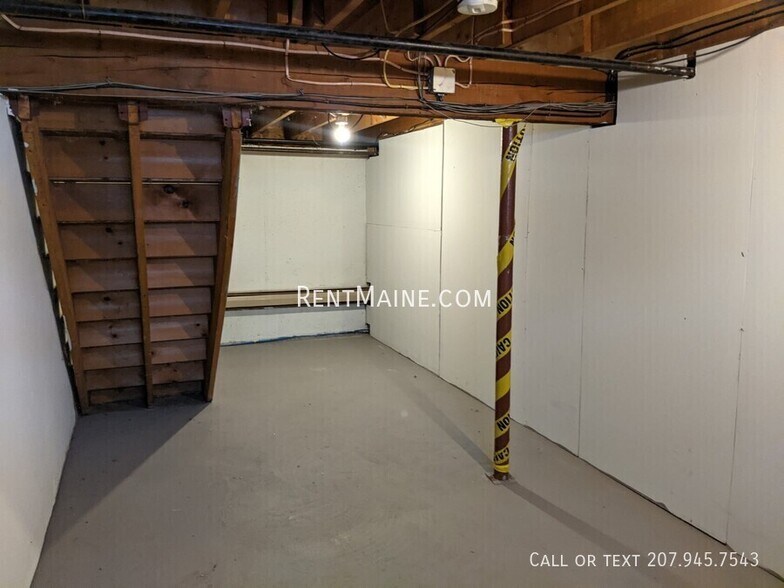 Building Photo - 13 Hemlock St