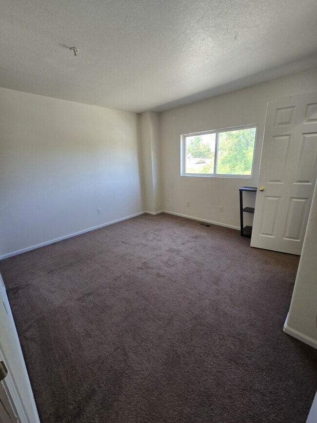 Building Photo - 2702 Rigden Pkwy