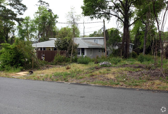 Building Photo - 409 16th Ave S
