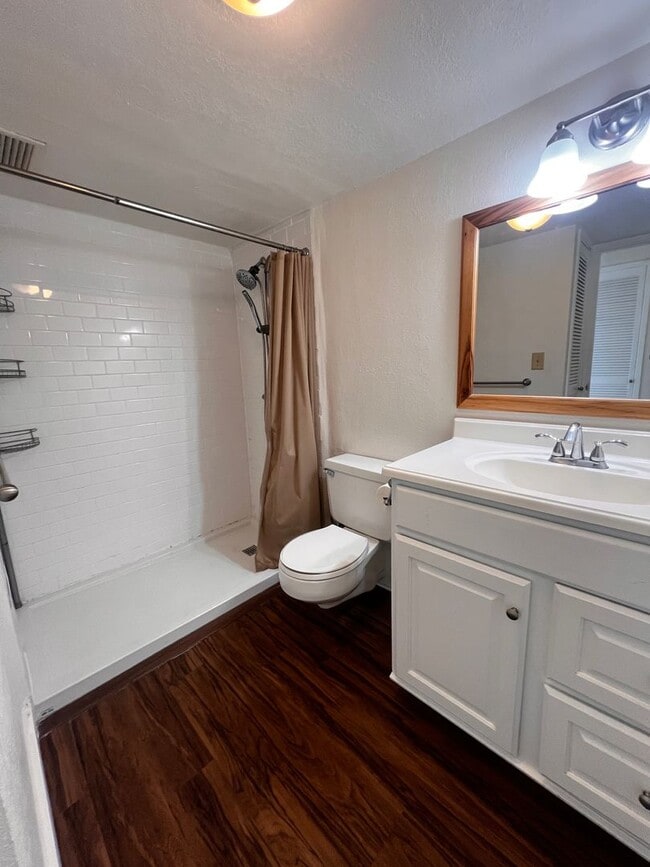 Building Photo - Pet Friendly, Secured, Lanai, AC, Private W&D