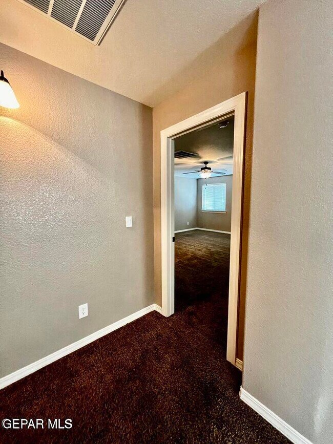 Building Photo - 11044 Bullseye St