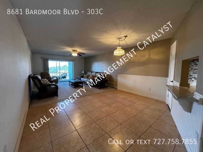 Building Photo - 8681 Bardmoor Blvd