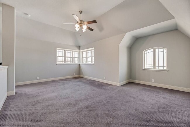 Building Photo - Charming 4-Bedroom plus office Home in Kreymer Estates