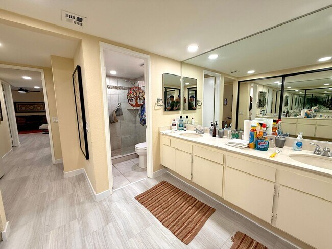 Building Photo - Riviera Gardens SEASONAL FURNISHED! FANTASTIC!