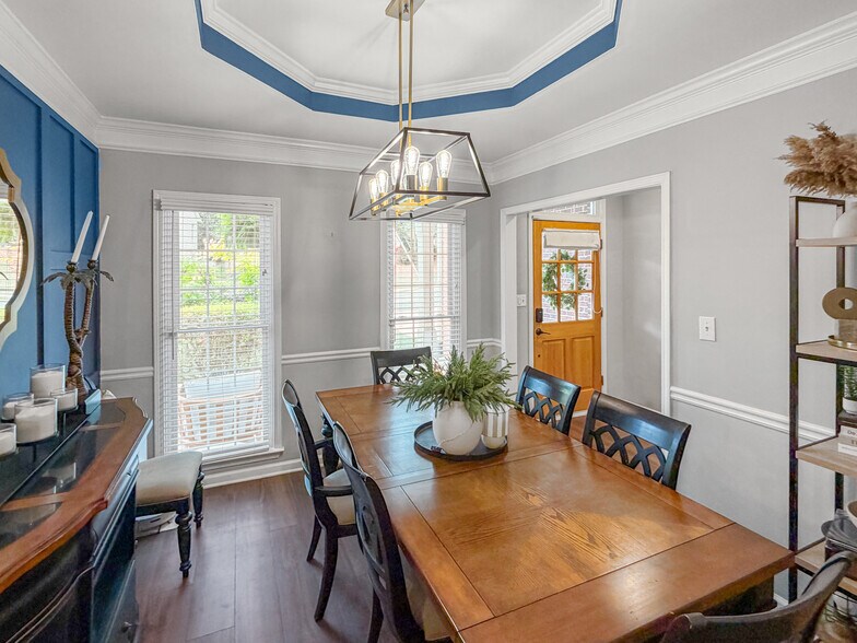 Building Photo - 1106 Glenrose Dr SE