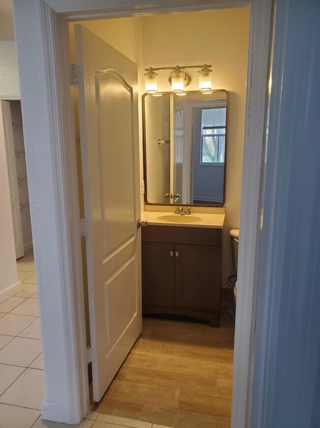 Building Photo - 2227 Shoma Dr