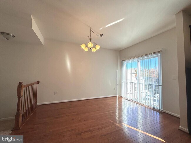 Building Photo - 3635 Glouster Dr