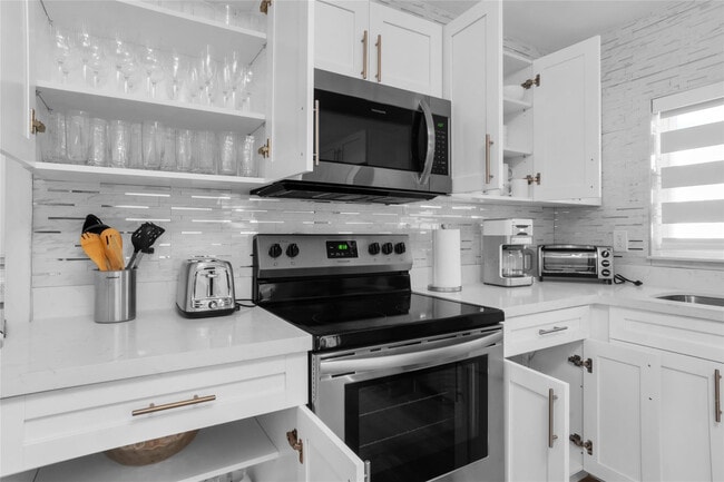 Building Photo - 5311 Pierce St