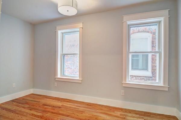 Building Photo - 326 Chelsea St