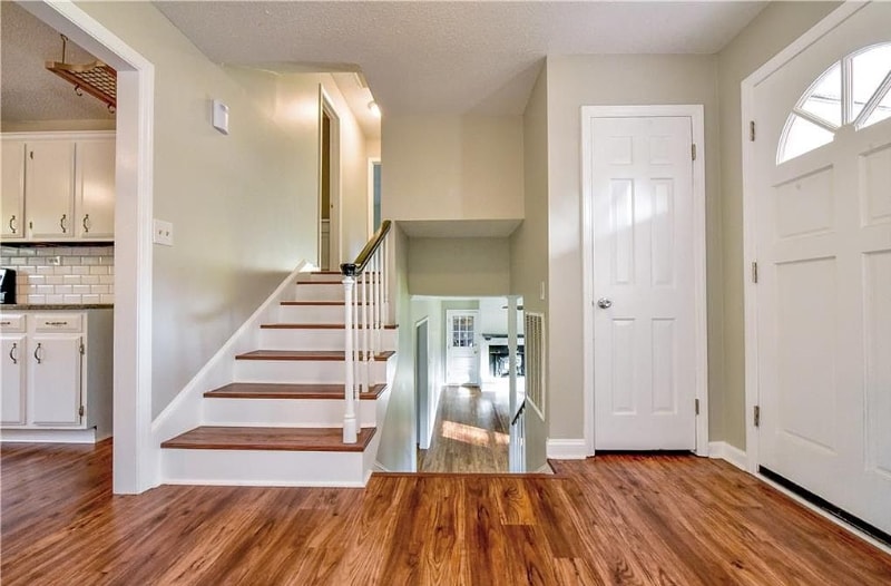 Building Photo - 233 Vivian Dr