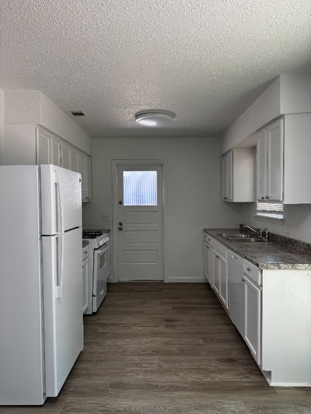 Building Photo - 5710 Glen Meadow Dr