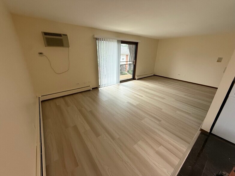 Building Photo - 110 W 65th St