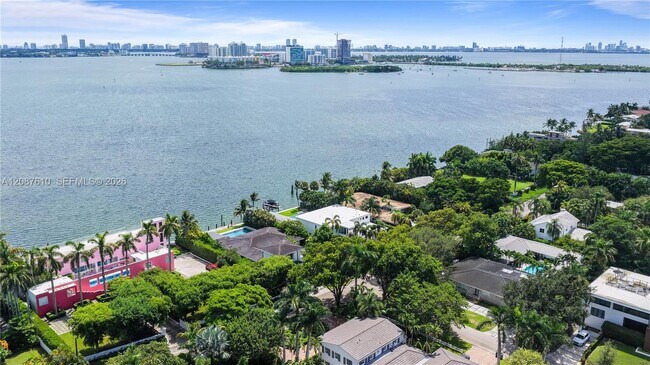 Building Photo - 9301 N Bayshore Dr