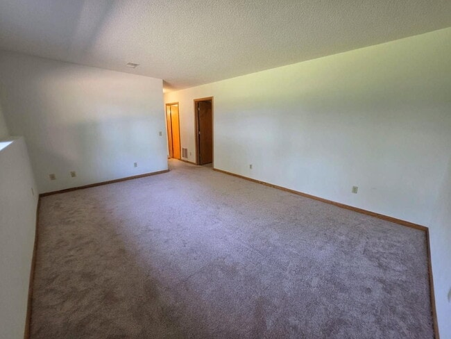 Building Photo - 4 Bedroom 2 Bathroom Home on 5 Acres with Shop, New Deck & Attached Garage
