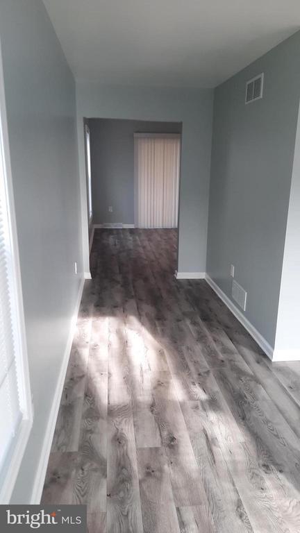 Building Photo - 618 Colonial View Rd