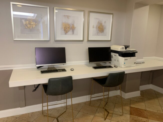 Building Photo - 2 Itasca Place