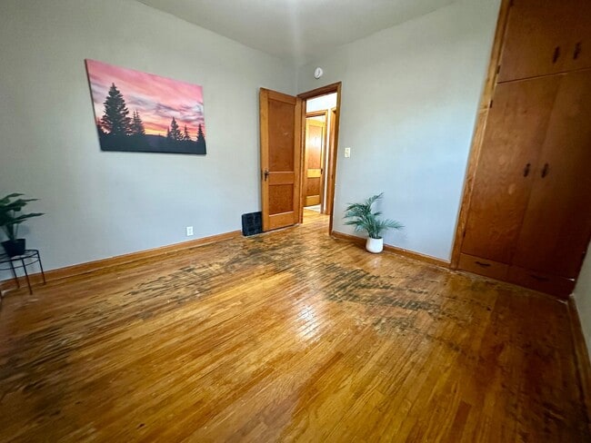 Building Photo - 4 Bed, 1.5 Bath Home for Rent in Waterloo ...