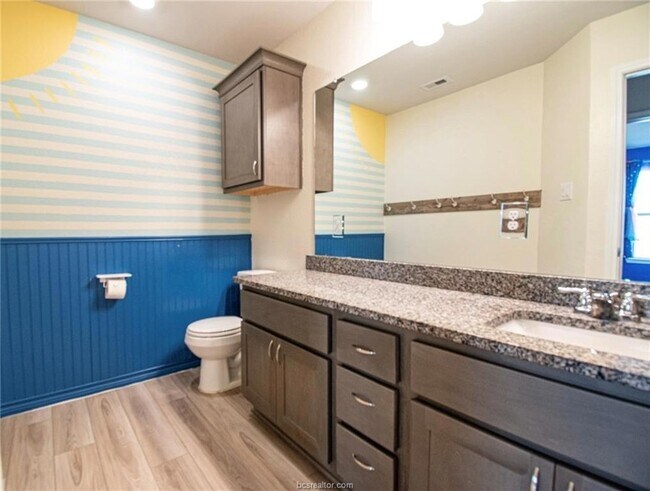 Building Photo - 6375 Darlington Ave