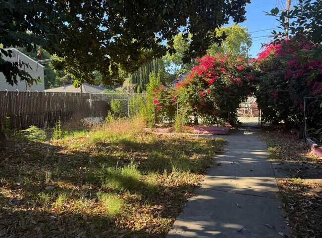 Building Photo - Home for rent in downtown Sacramento