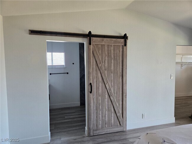 Building Photo - 1405 Termas