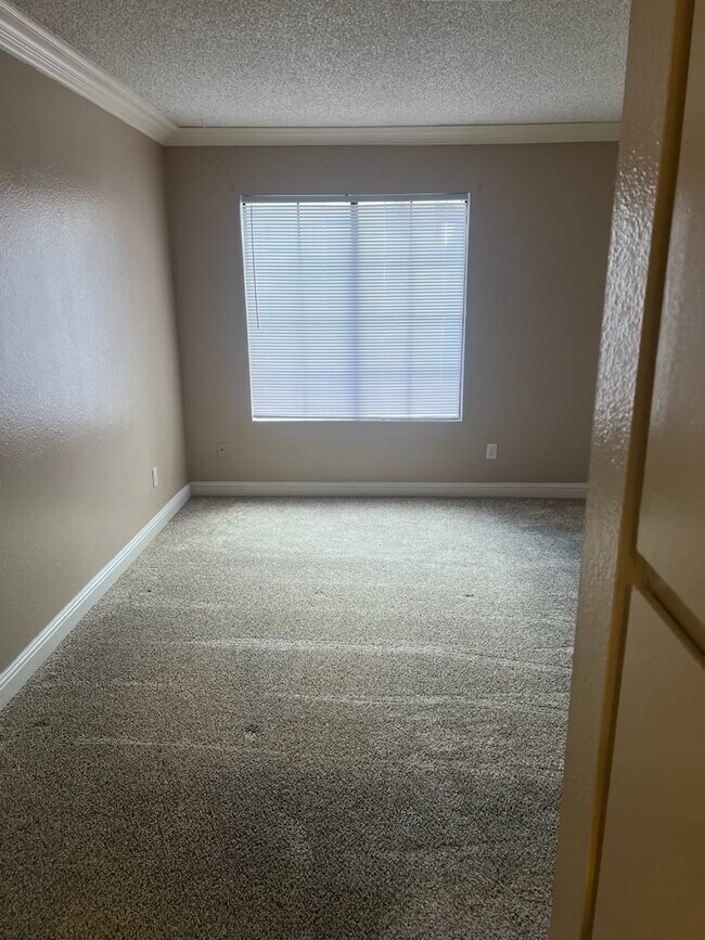 Building Photo - 4860 Nara Vista Way