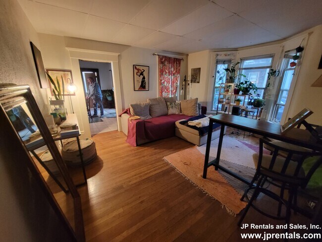 Building Photo - 148 Allston St