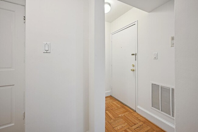 Building Photo - 2727 Ordway St NW