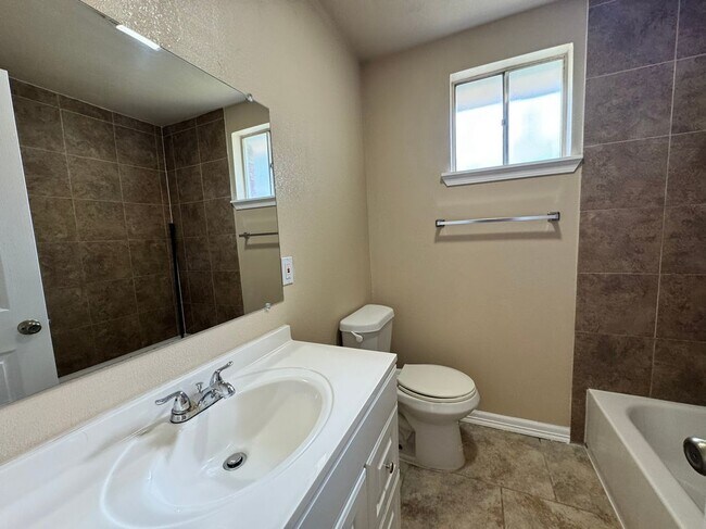 Building Photo - 9606 Shady Tree Ln
