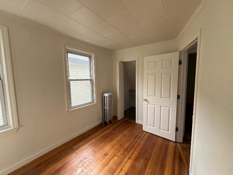 Building Photo - 865 B St