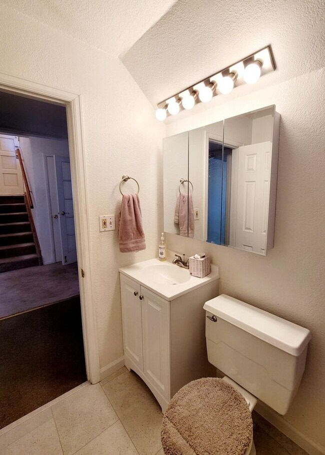 Building Photo - MOVE IN SPECIAL! 4 Bedrooms • Big Backyard...