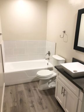 Building Photo - 231 N La Peer Dr