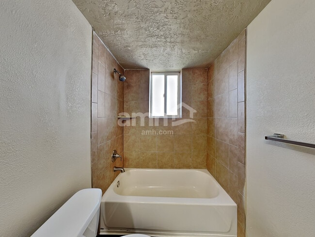 Building Photo - 1121 N 600 E