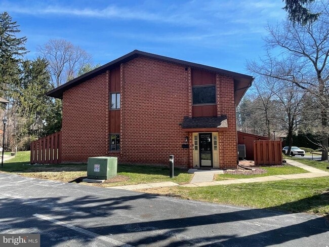 Building Photo - 301 Worthington Dr