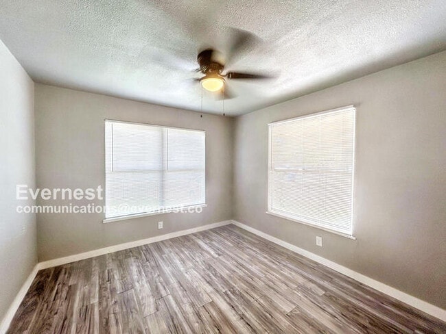 Building Photo - 1607 El Paso St