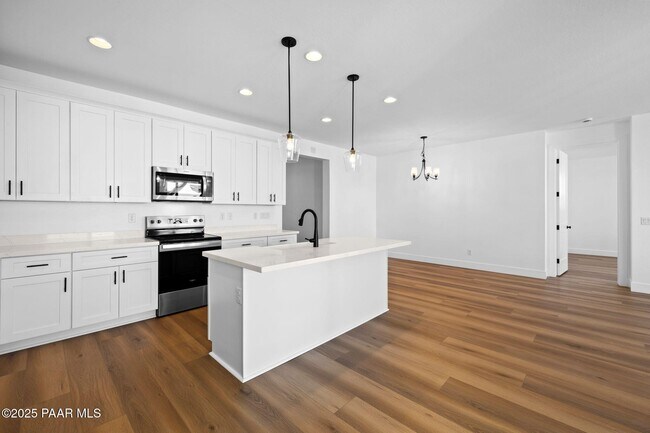 Building Photo - 5992 Finch Pl