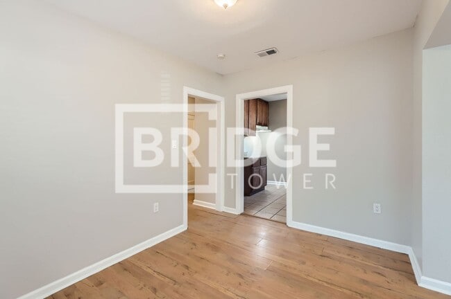 Building Photo - 224 E Boyd St