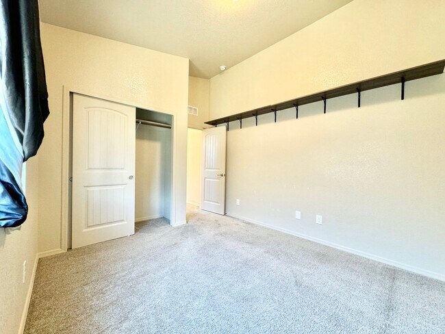 Building Photo - 3BR/2BA/2CG, 1617 sq.ft. rental in Sierra ...