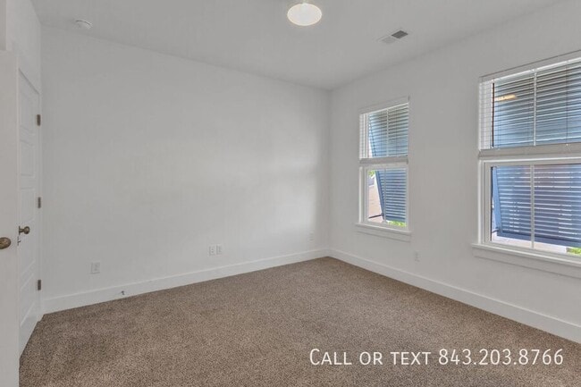 Building Photo - 507 Sound Dr