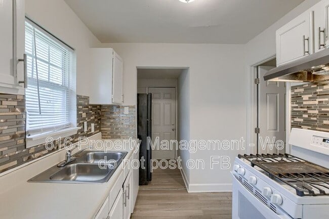 Building Photo - 6215 S Benton Ave