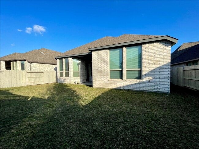 Building Photo - 4334 Hemlock Grove Ln