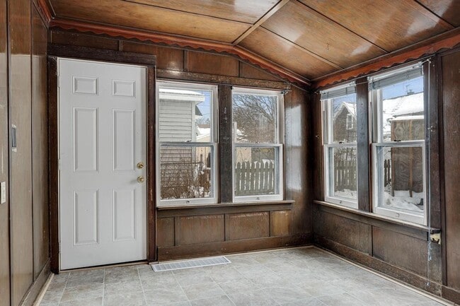 Building Photo - Charming 3 bed/1 bath home in La Crosse