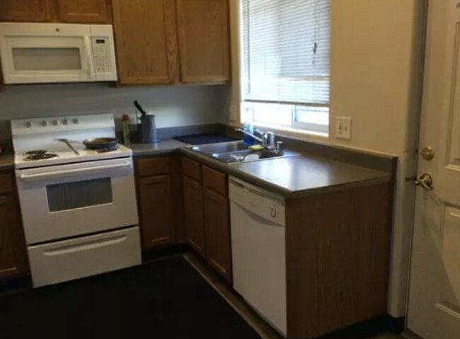 Building Photo - Studio Rental Near UNR