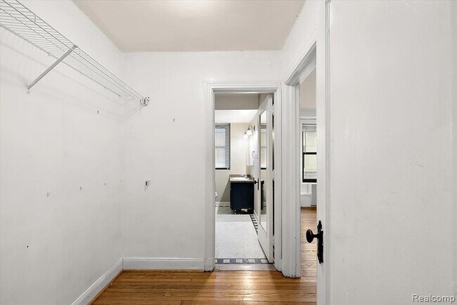 Building Photo - 15 E Kirby St