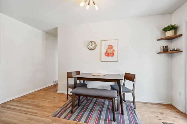 Building Photo - Amazing Arvada Upstairs Duplex Available Now!